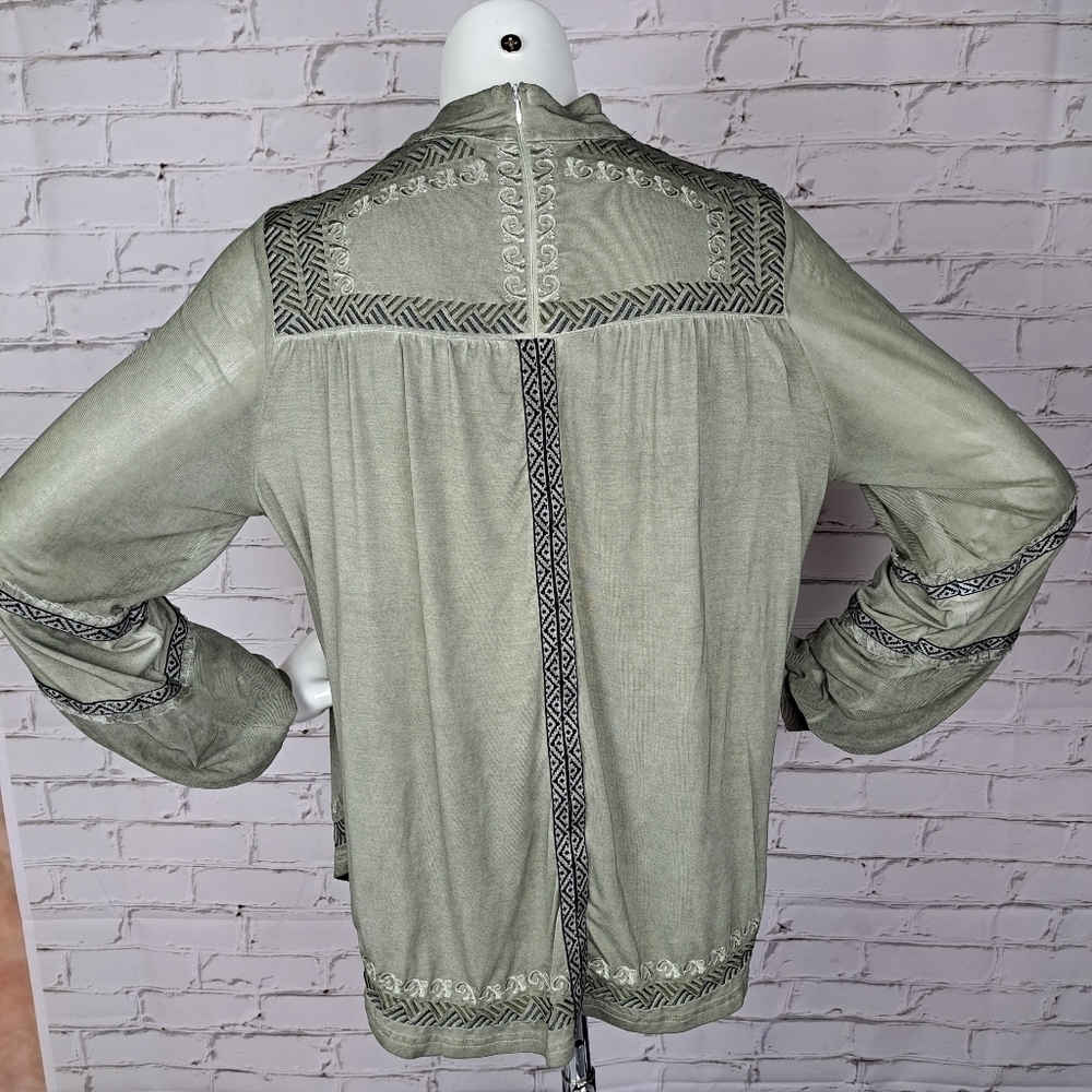𝅺POL‎ Boho Embroidered Top - Picture 4 of 9